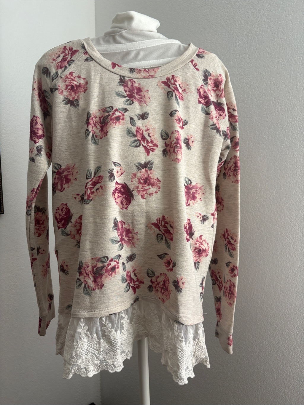 Xhilaration Cream Floral Lace-Hem Pullover With Pink Roses
